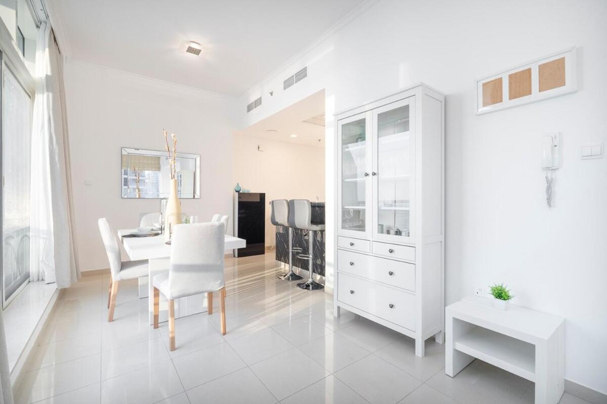Cozy Spacious 1-bedroom Haven In Marina