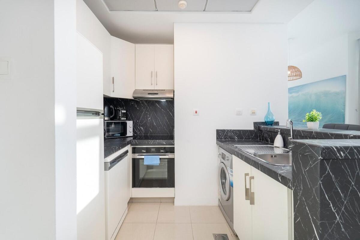 Cozy Spacious 1-bedroom Haven In Marina *