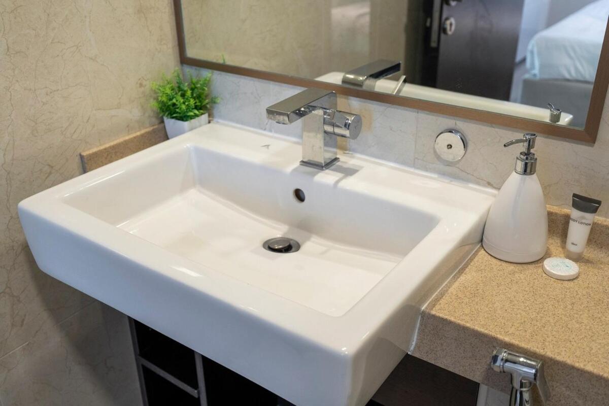Cozy Spacious 1-bedroom Haven In Marina * Dubai