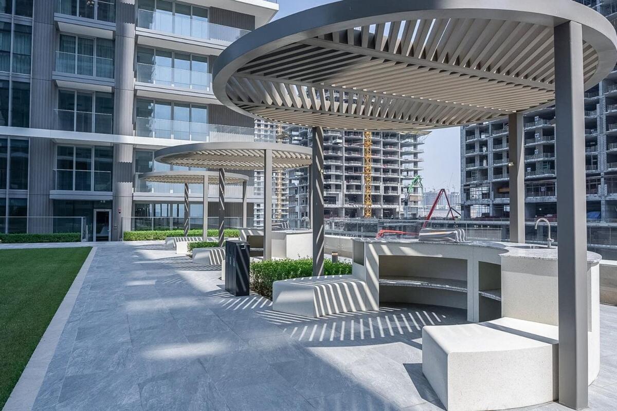 Luxury 1-bedroom At Emaar Beachfront Apartamento Dubái