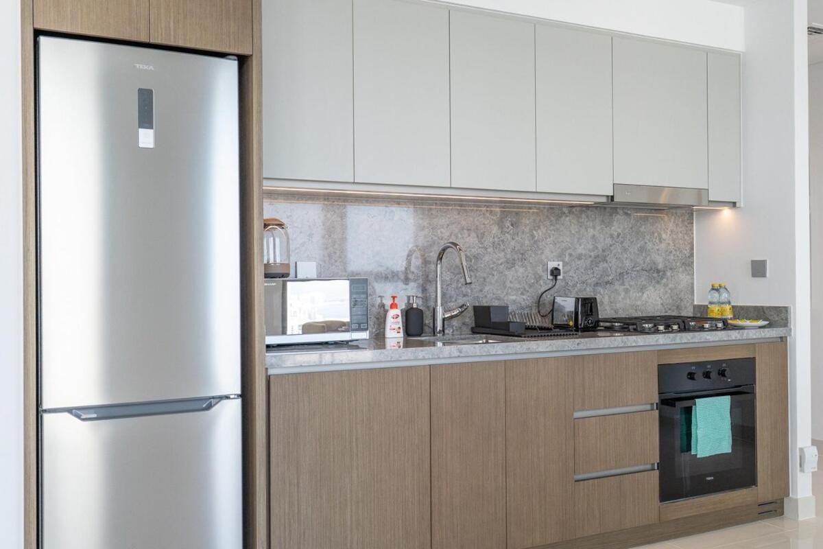 Luxury 1-bedroom At Emaar Beachfront Apartamento