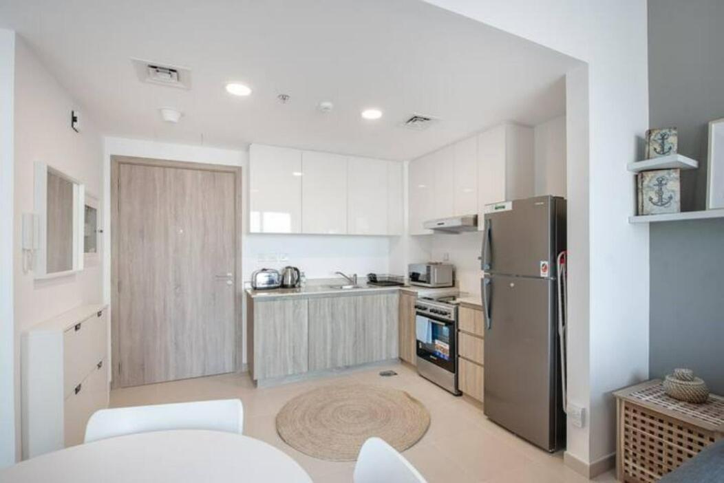 Modern 1-bed With Views Near Town Square *