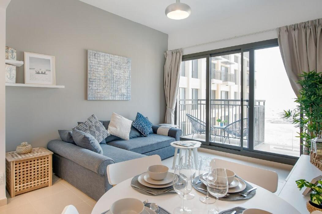 Modern 1-bed With Views Near Town Square