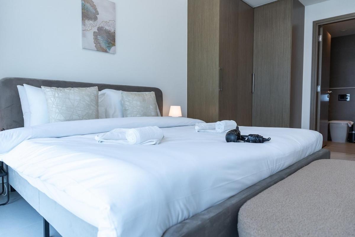 Apartamento Posh 2-bedroom Flat In The Heart Of Downtown, Dubai! Dubái