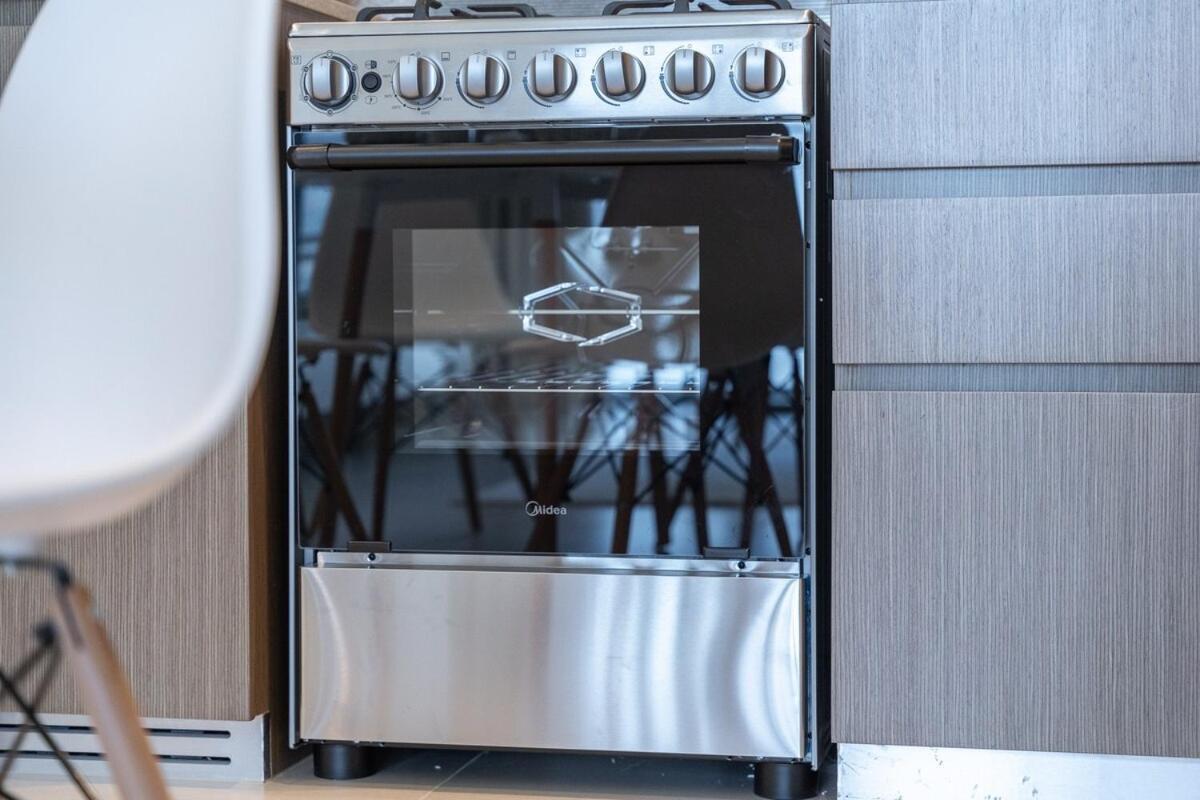 Posh 2-bedroom Flat In The Heart Of Downtown, Dubai!