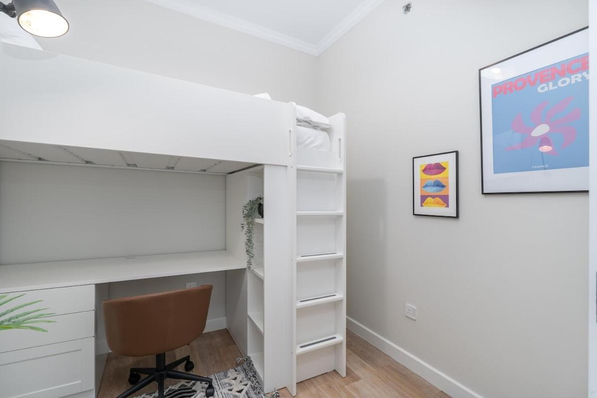 Luxury 7-sleeper With Spectacular Views In Marina Apartamento