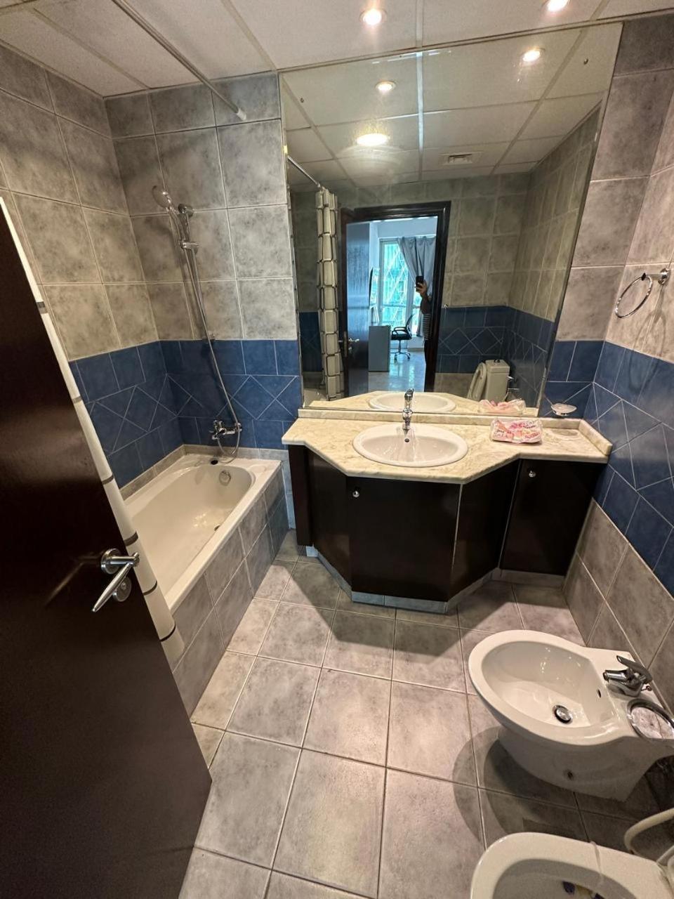 Marina Comfort With Bath Inside Dubai