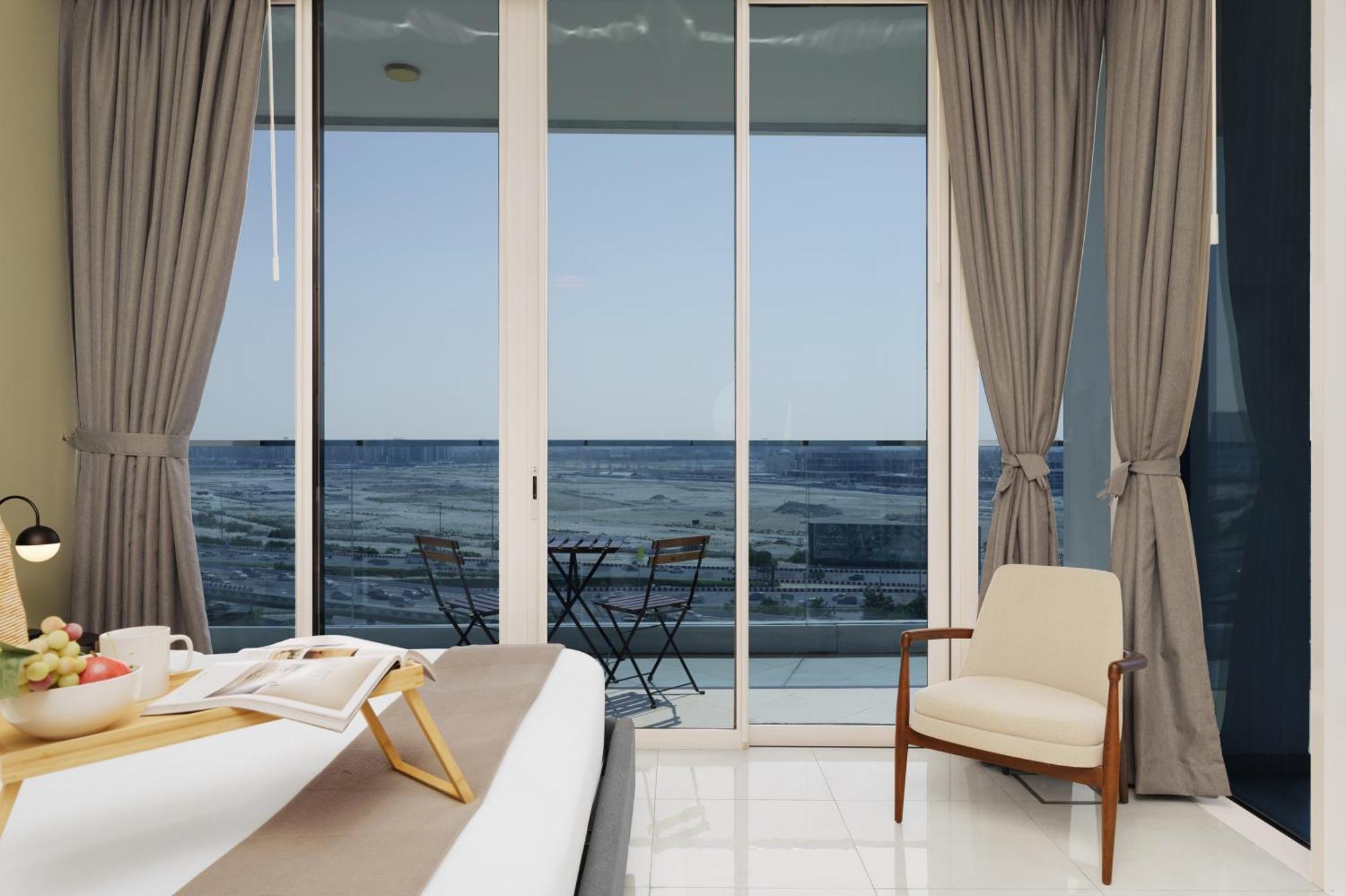 Maison Privee - Modern Business Bay Retreat With Canal Views Appartement Dubaï