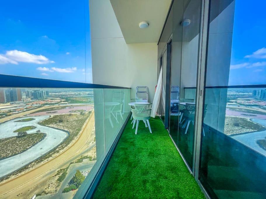 Deluxe One Bedroom With Balcony In Appartement *