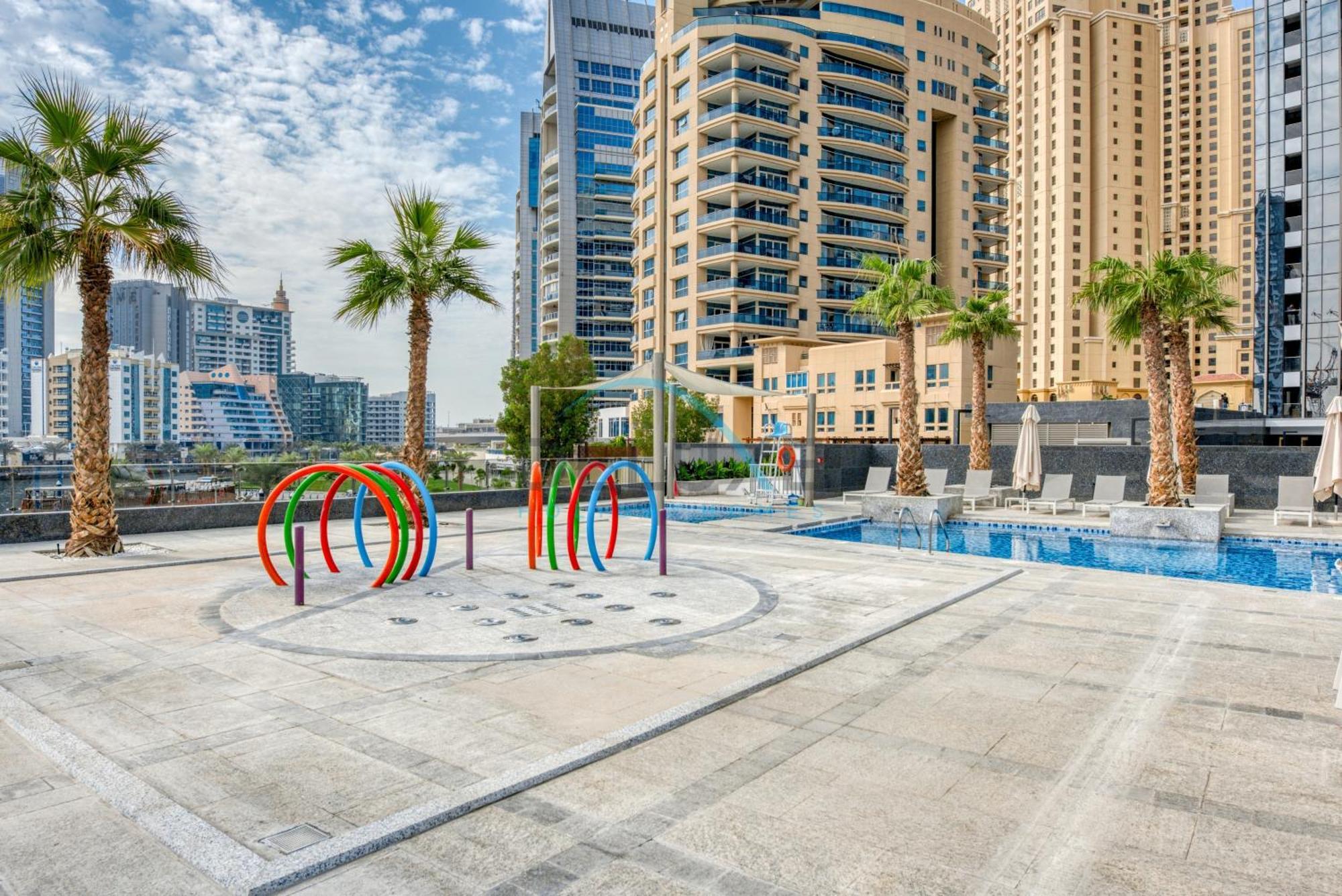 Cozy 1br Getaway In Sparkle Tower 3, Marina Buy Deluxe Homes Dubái