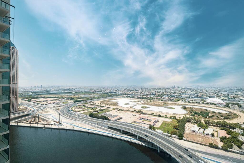 Luxury 1-br With View In Business Bay
