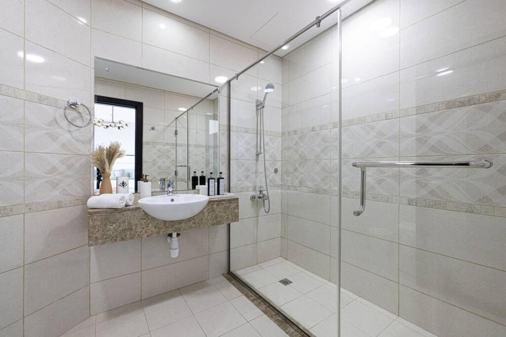 Appartement Luxury 1-br With View In Business Bay *