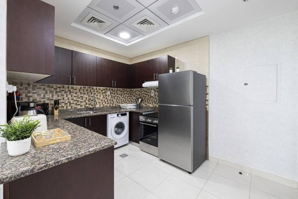 Luxury 1-br With View In Business Bay