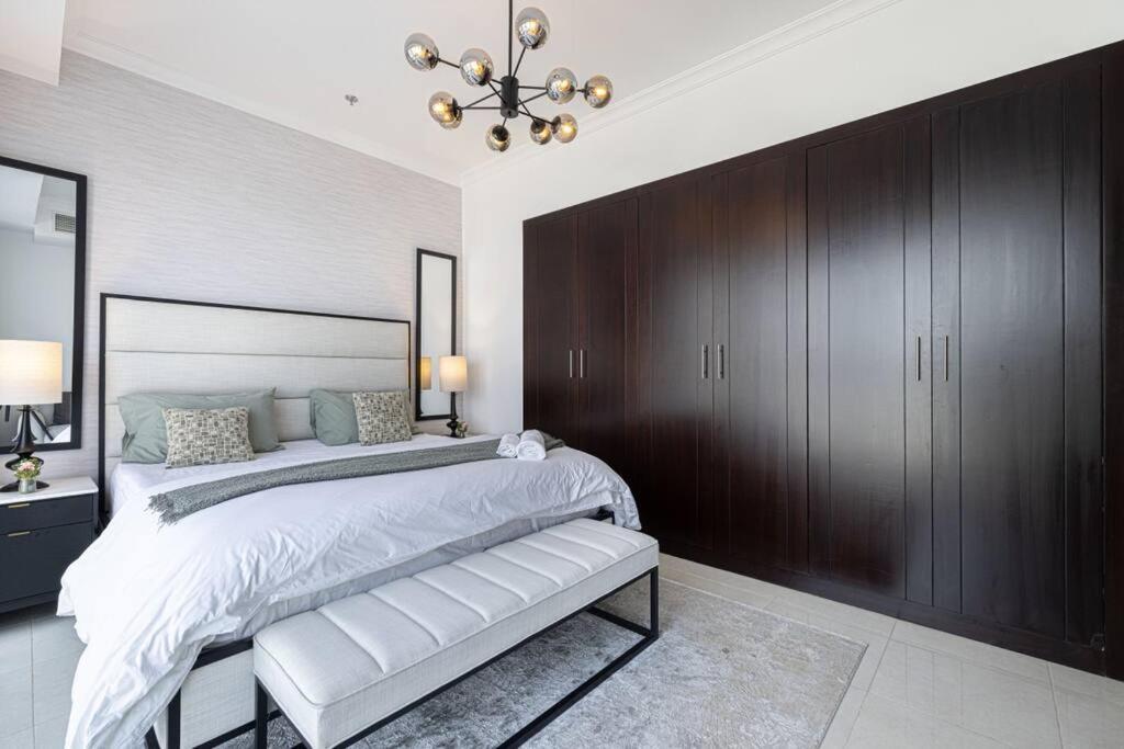 Luxury 1-br With View In Business Bay *