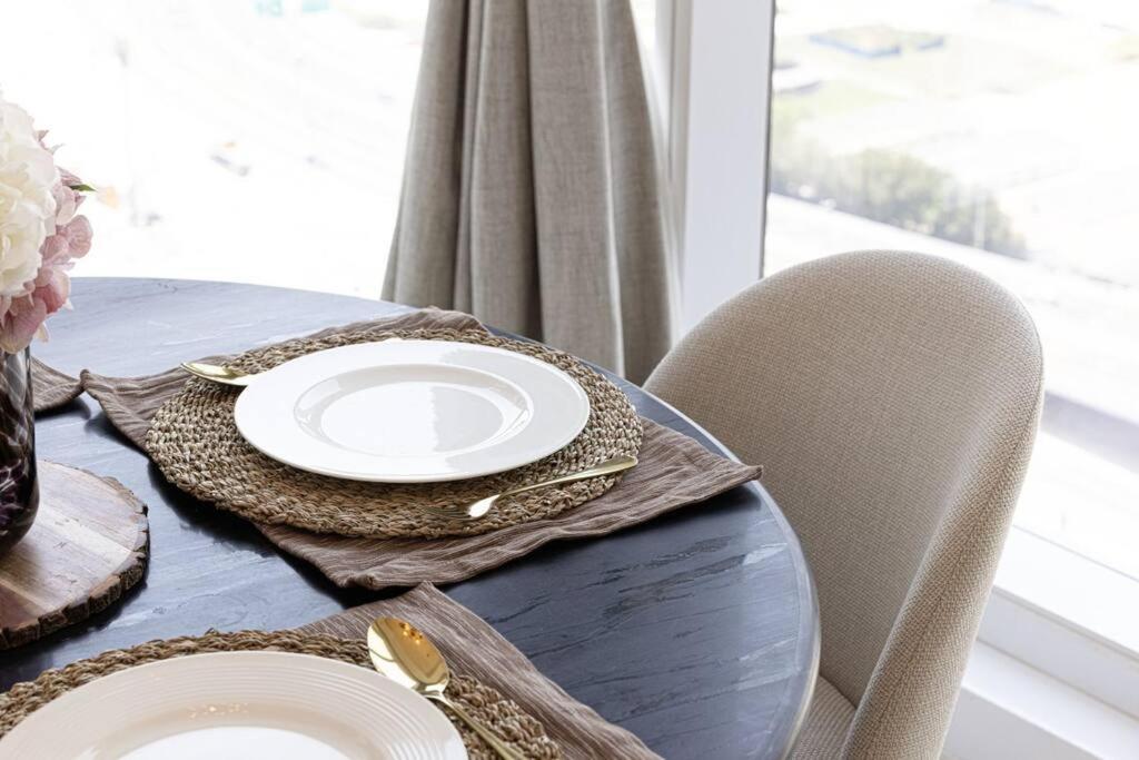 Luxury 1-br With View In Business Bay *
