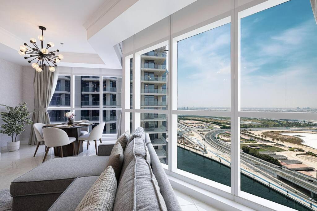 Luxury 1-br With View In Business Bay *