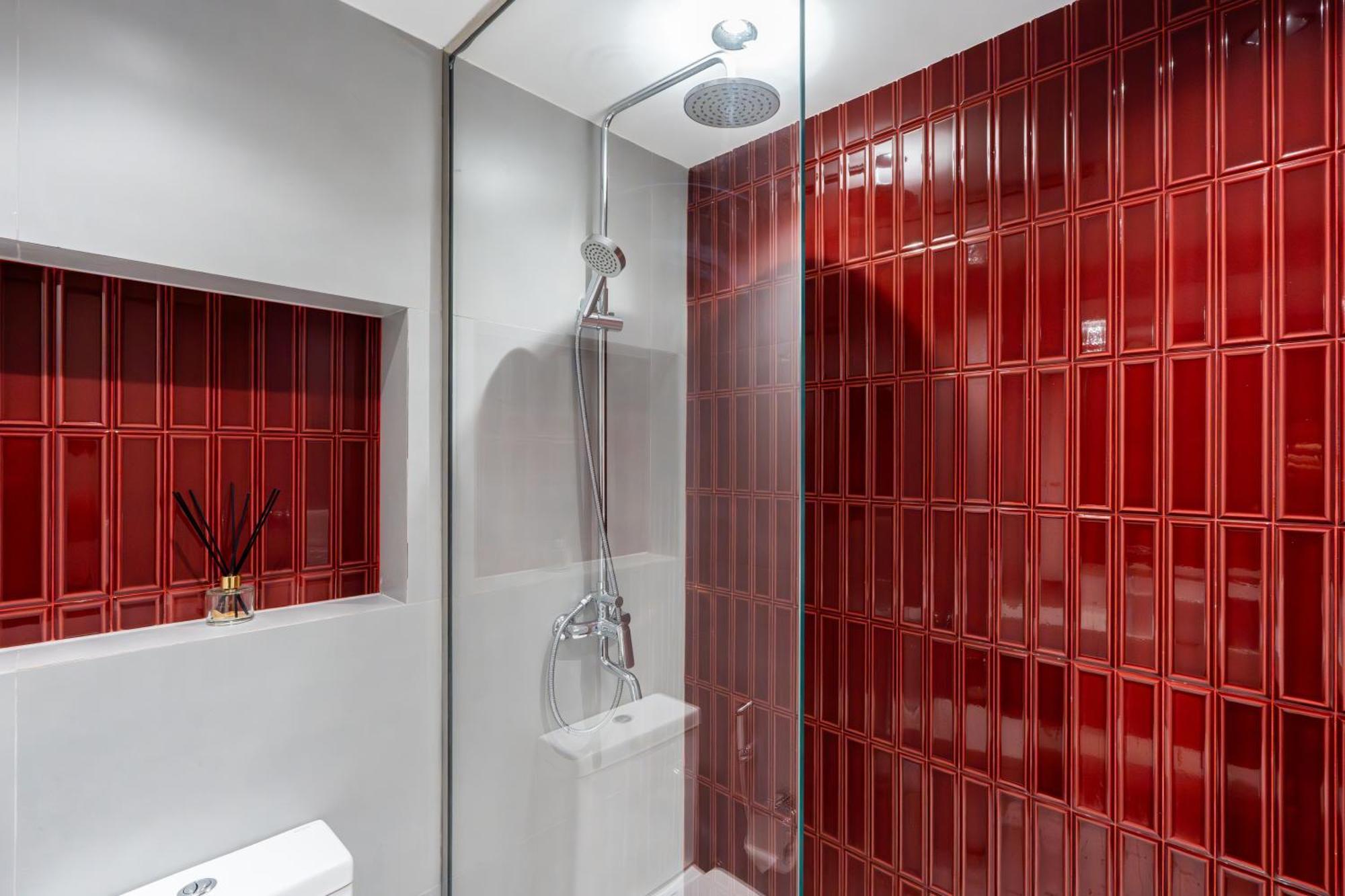 Modern And Chic - - Jlt *
