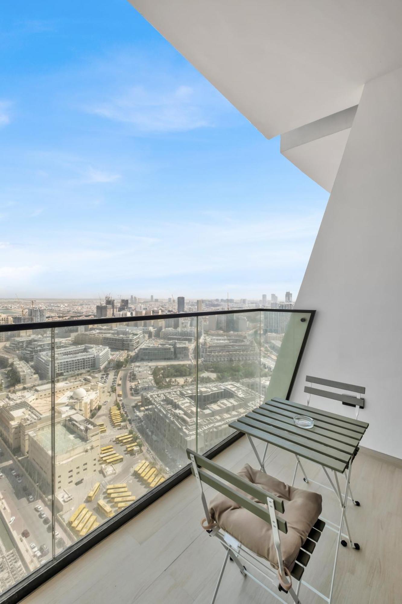 Apartemen Chic 2br For 6 With King Bed, Pool, Stunning Views *
