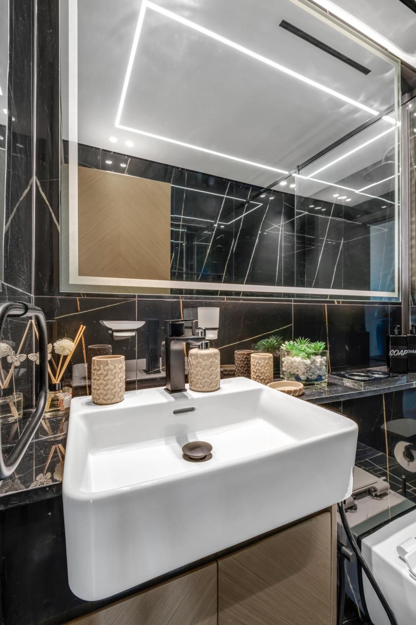 Chic 2br For 6 With King Bed, Pool, Stunning Views Apartemen Dubai
