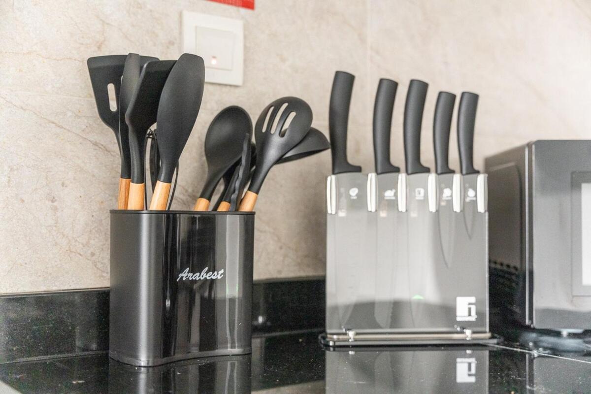 Appartement Elegant 2-bedroom With Modern Kitchenette In Jvc *