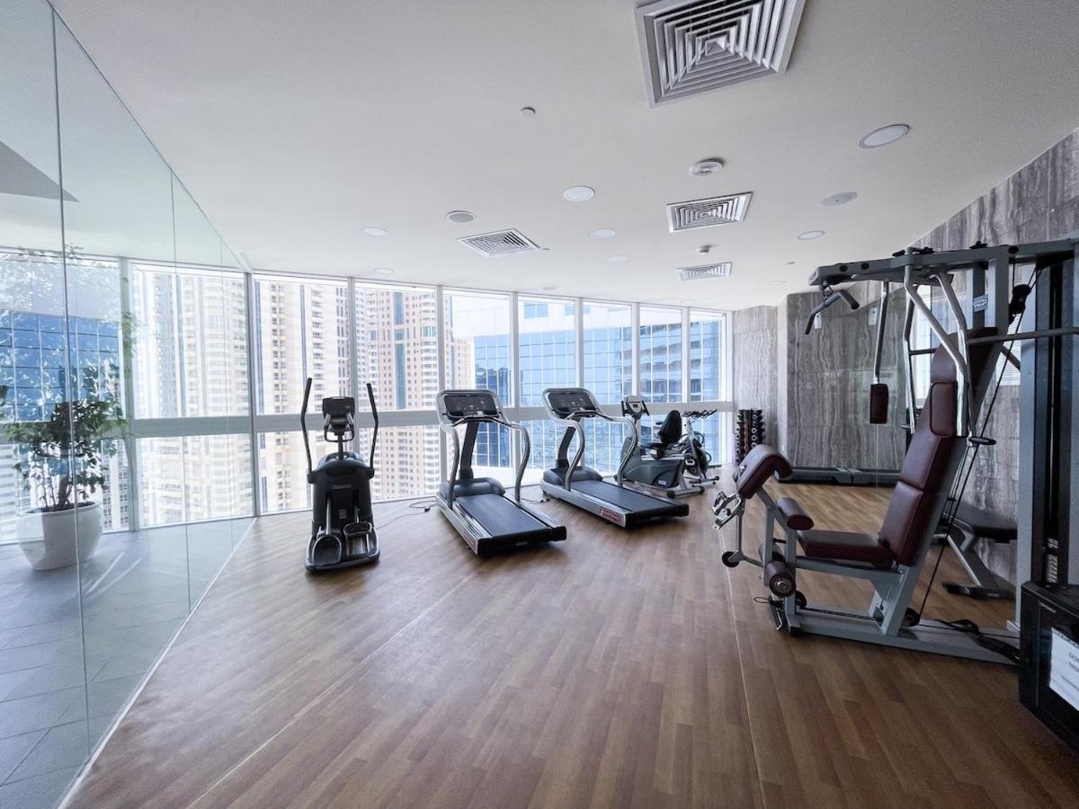 Spacious 3-bedroom With Comfortable Living Area In Marina *