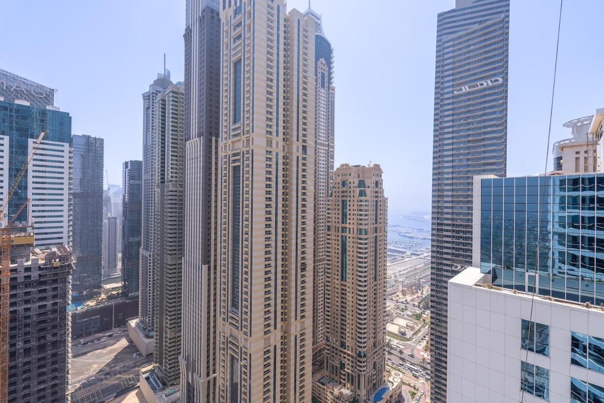 Spacious 3-bedroom With Comfortable Living Area In Marina Apartamento *