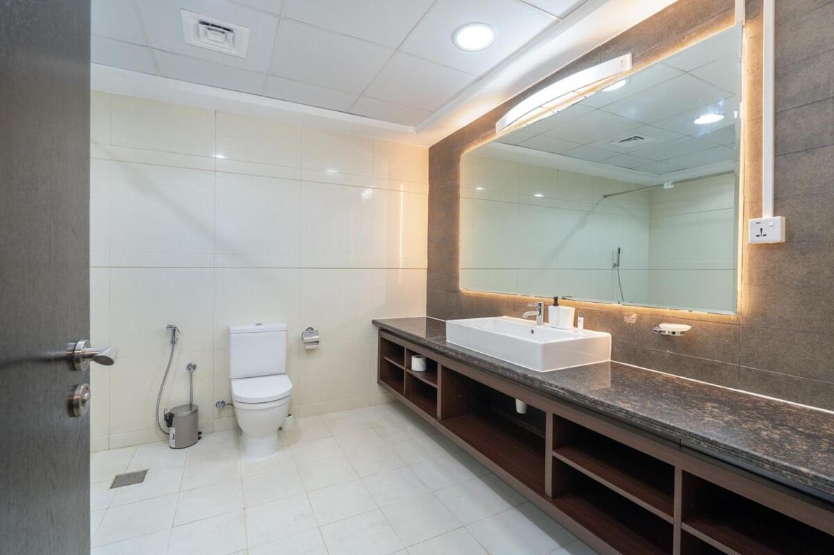 Spacious 3-bedroom With Comfortable Living Area In Marina Apartamento