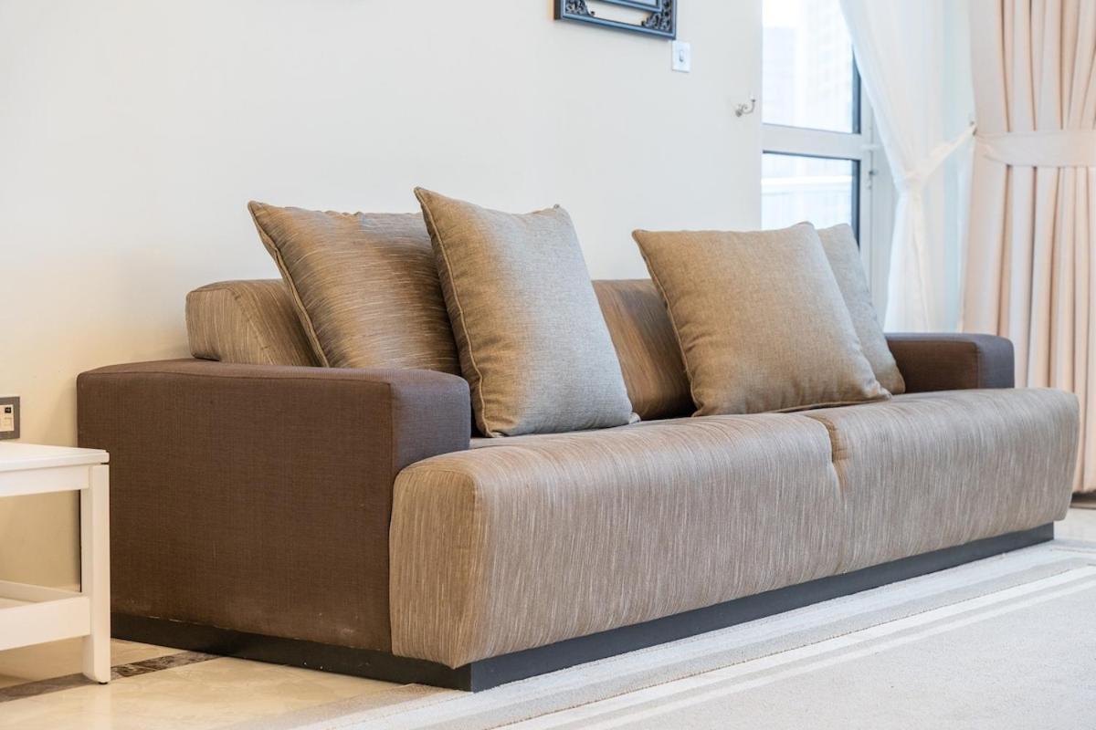 Spacious 3-bedroom With Comfortable Living Area In Marina