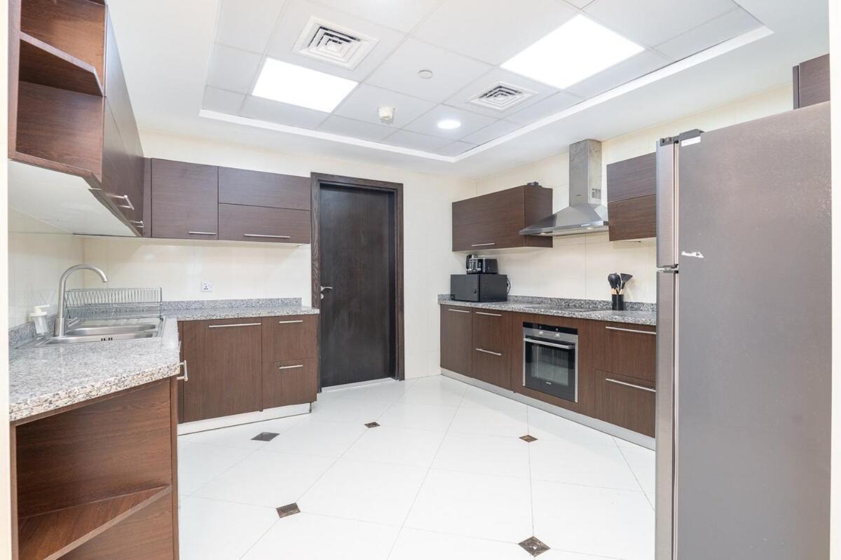 Spacious 3-bedroom With Comfortable Living Area In Marina Apartamento Dubái