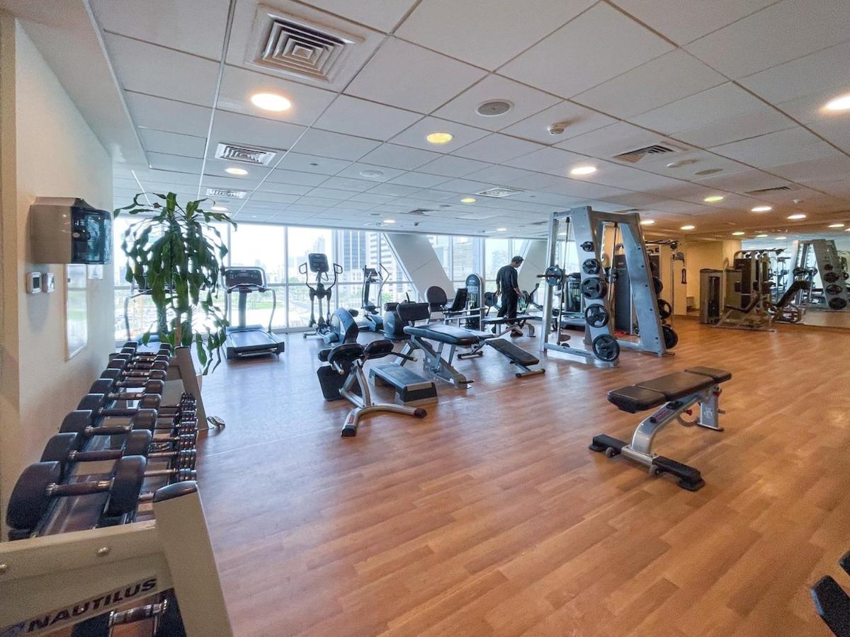 Spacious 3-bedroom With Comfortable Living Area In Marina *