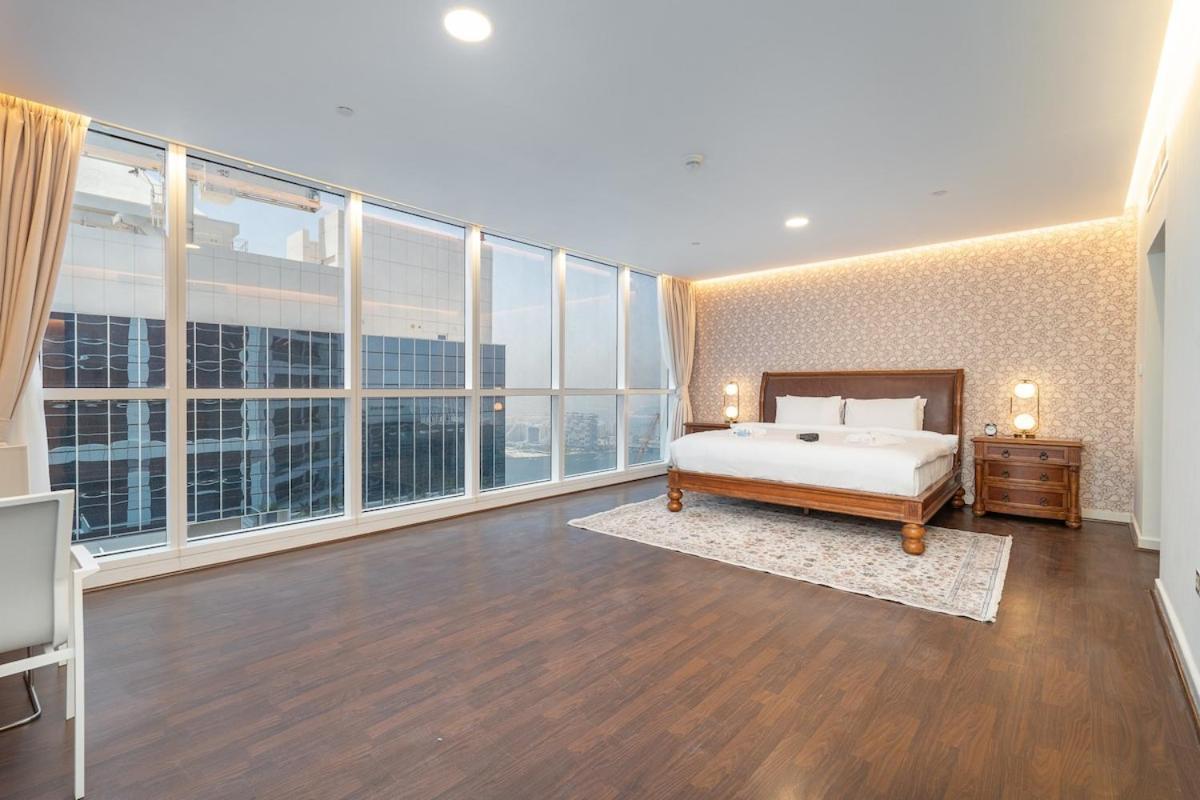 Spacious 3-bedroom With Comfortable Living Area In Marina Dubái
