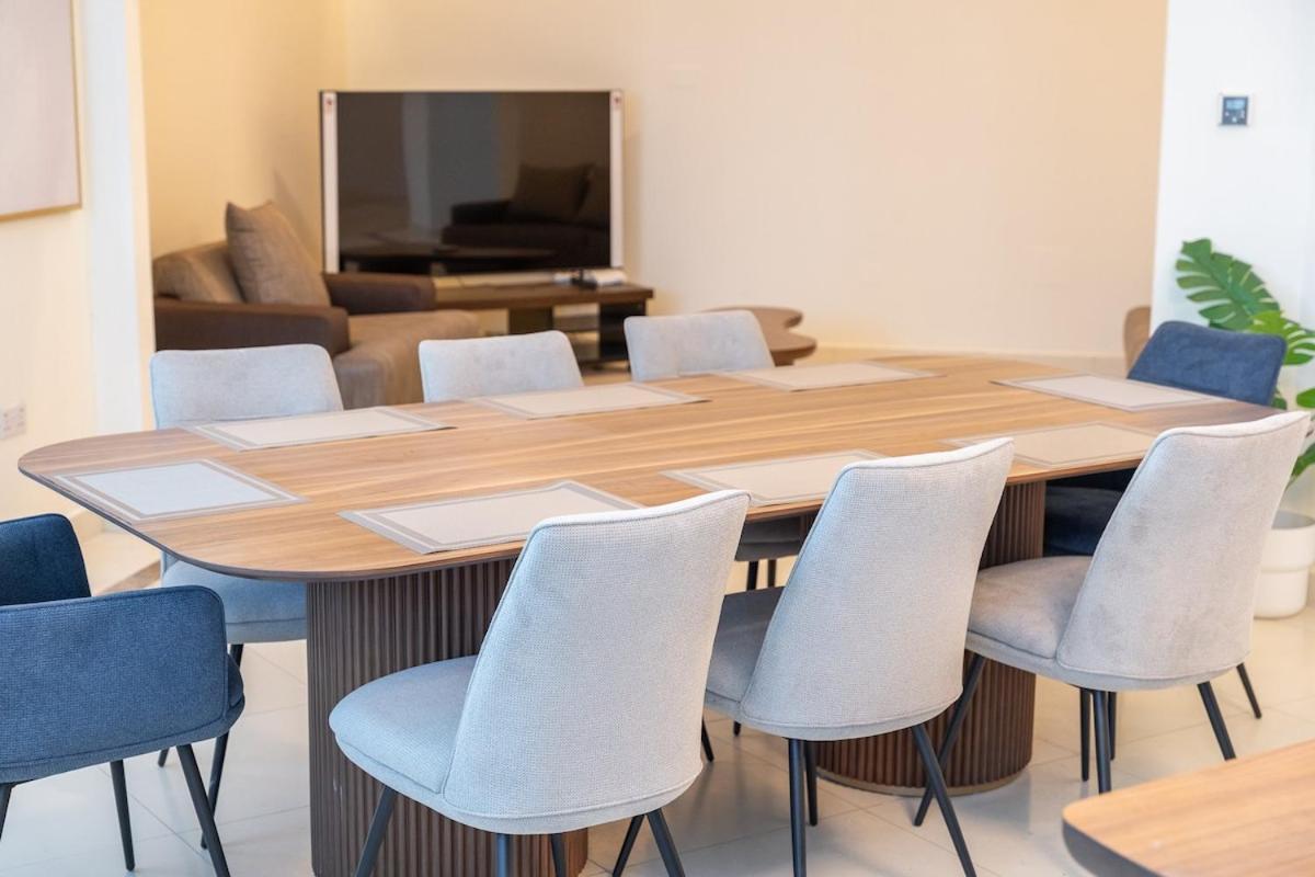 Apartamento Spacious 3-bedroom With Comfortable Living Area In Marina