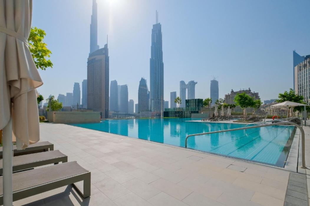 Elegant 2-bedroom With Comfy Living Area In Downtown Dubaï