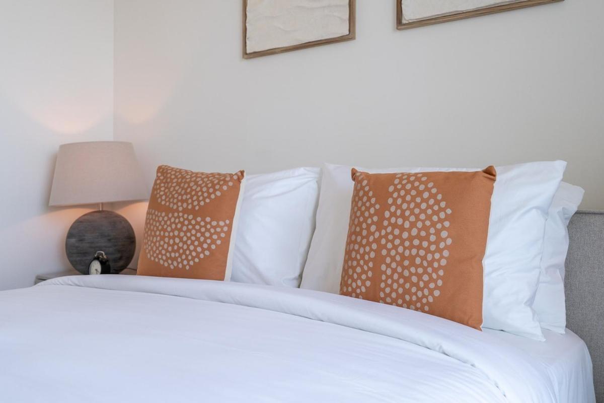 Elegant 2-bedroom With Comfy Living Area In Downtown Dubaï