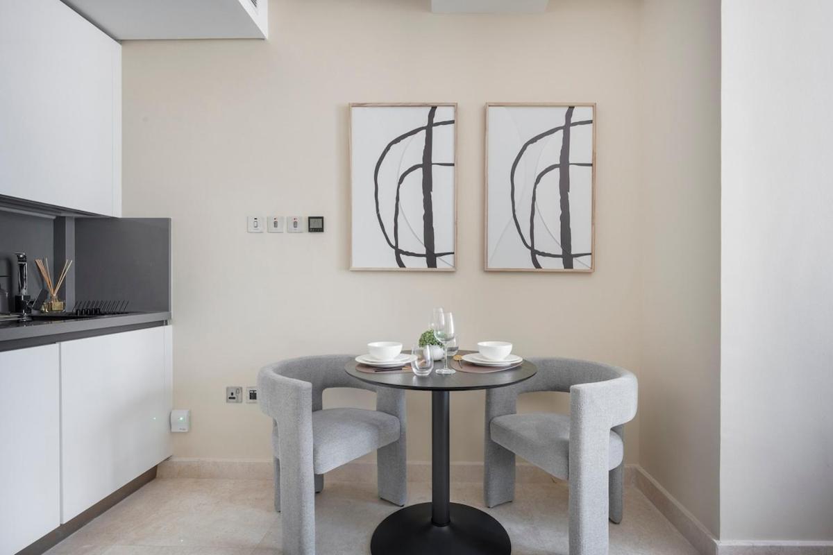 Chic With Compact Kitchen Area In Business Bay *