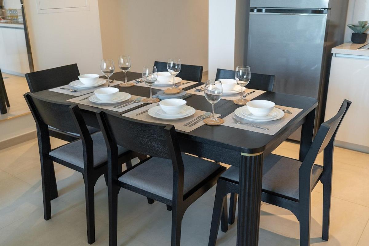 Elegant 2-bedroom With Comfy Living Area In Downtown * Dubaï