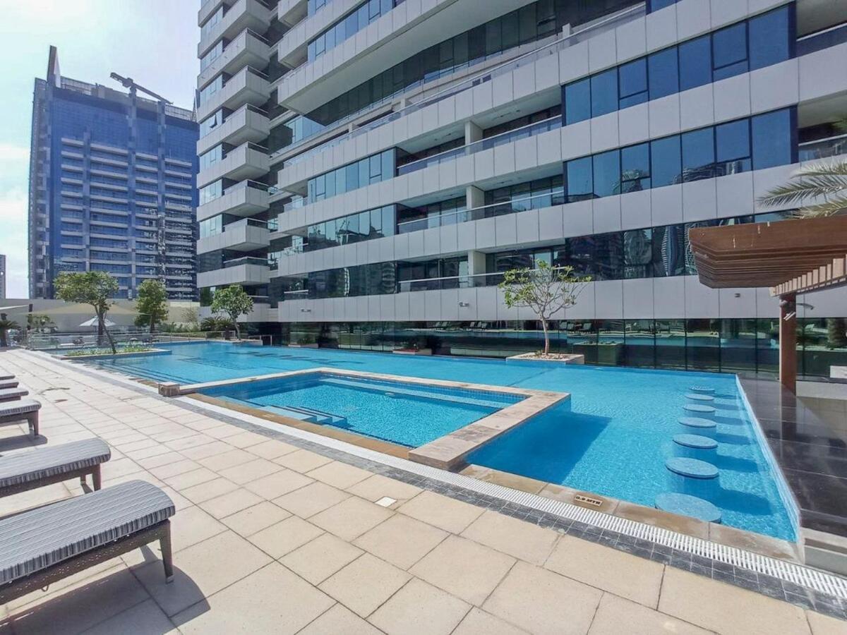 Beautifully Designed 3br With Canal Views In Business Bay
