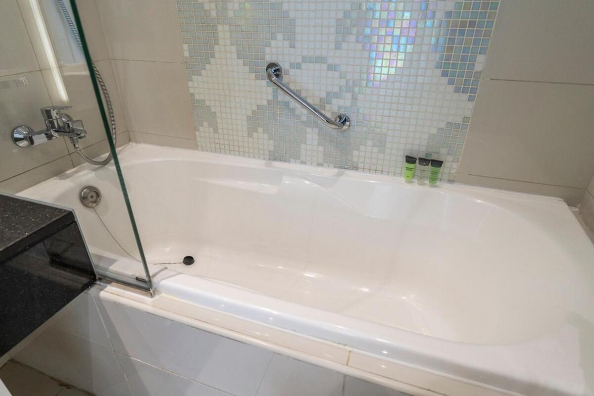 Beautifully Designed 3br With Canal Views In Business Bay Apartment Dubai
