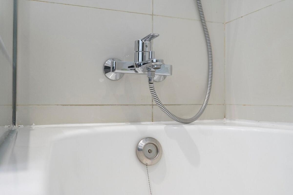 Beautifully Designed 3br With Canal Views In Business Bay *