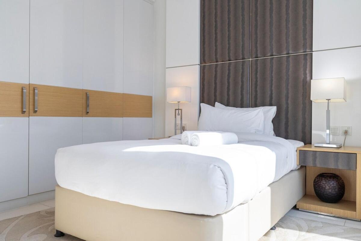Beautifully Designed 3br With Canal Views In Business Bay * Dubai