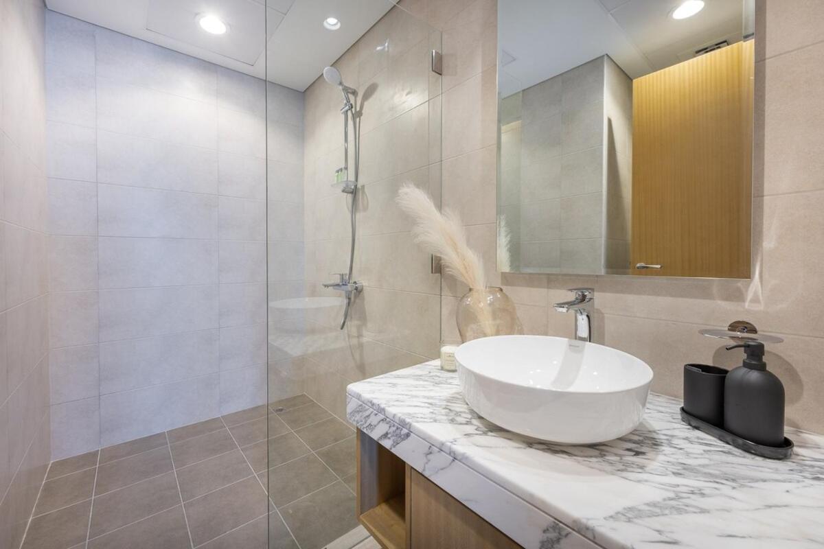 Serene 2-bedroom With Views Of The Cityscape At Aykon City Tower C In Business Bay * Dubái