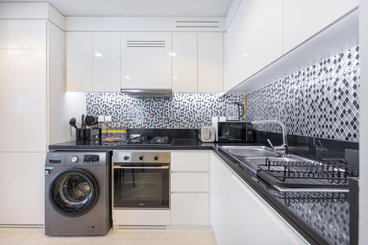 Serene 2-bedroom With Views Of The Cityscape At Aykon City Tower C In Business Bay Dubái