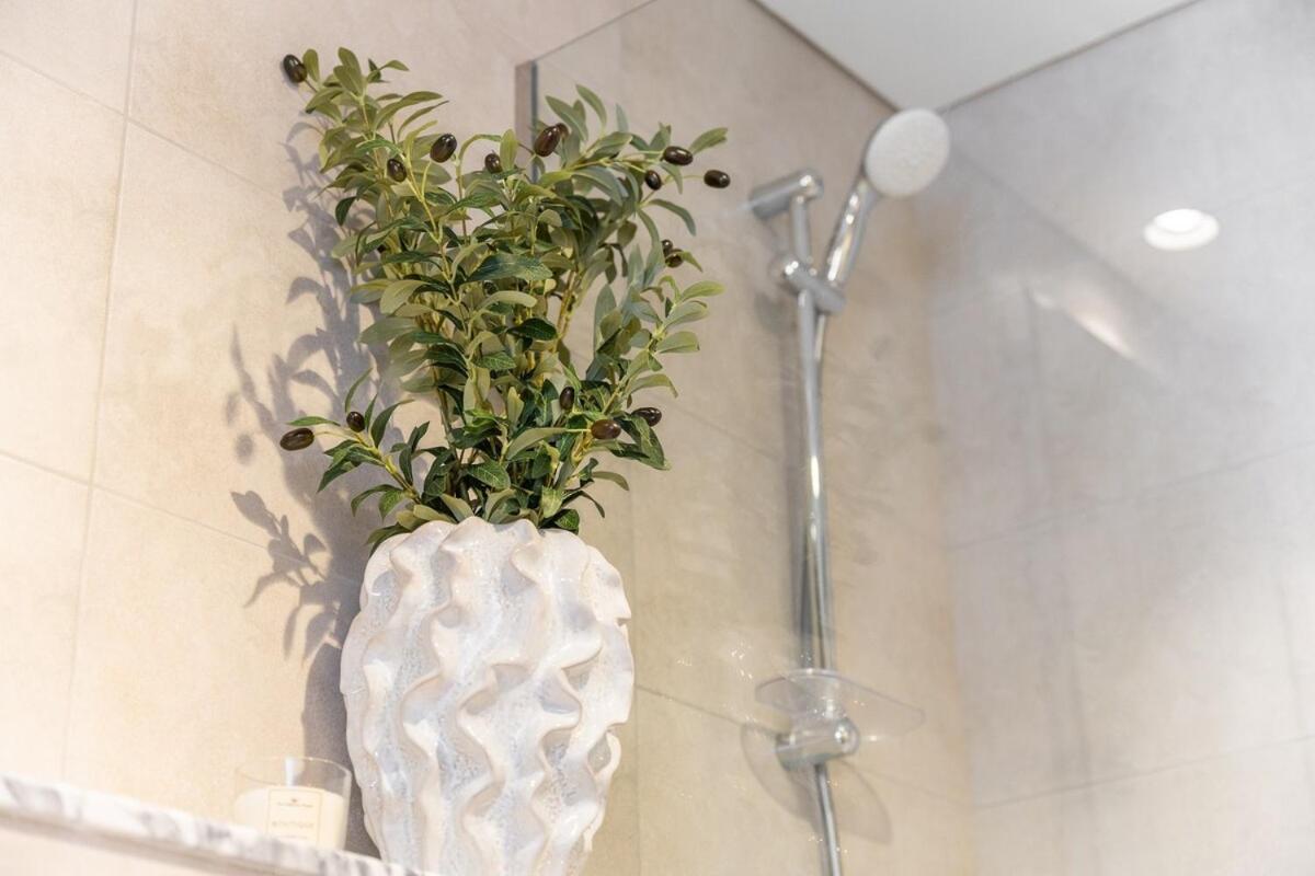 Serene 2-bedroom With Views Of The Cityscape At Aykon City Tower C In Business Bay * Dubái