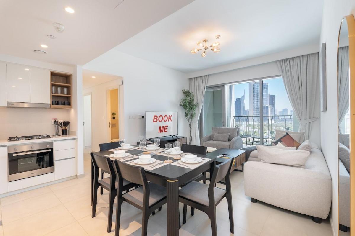Elegant 2-bedroom With Comfy Living Area In Downtown *