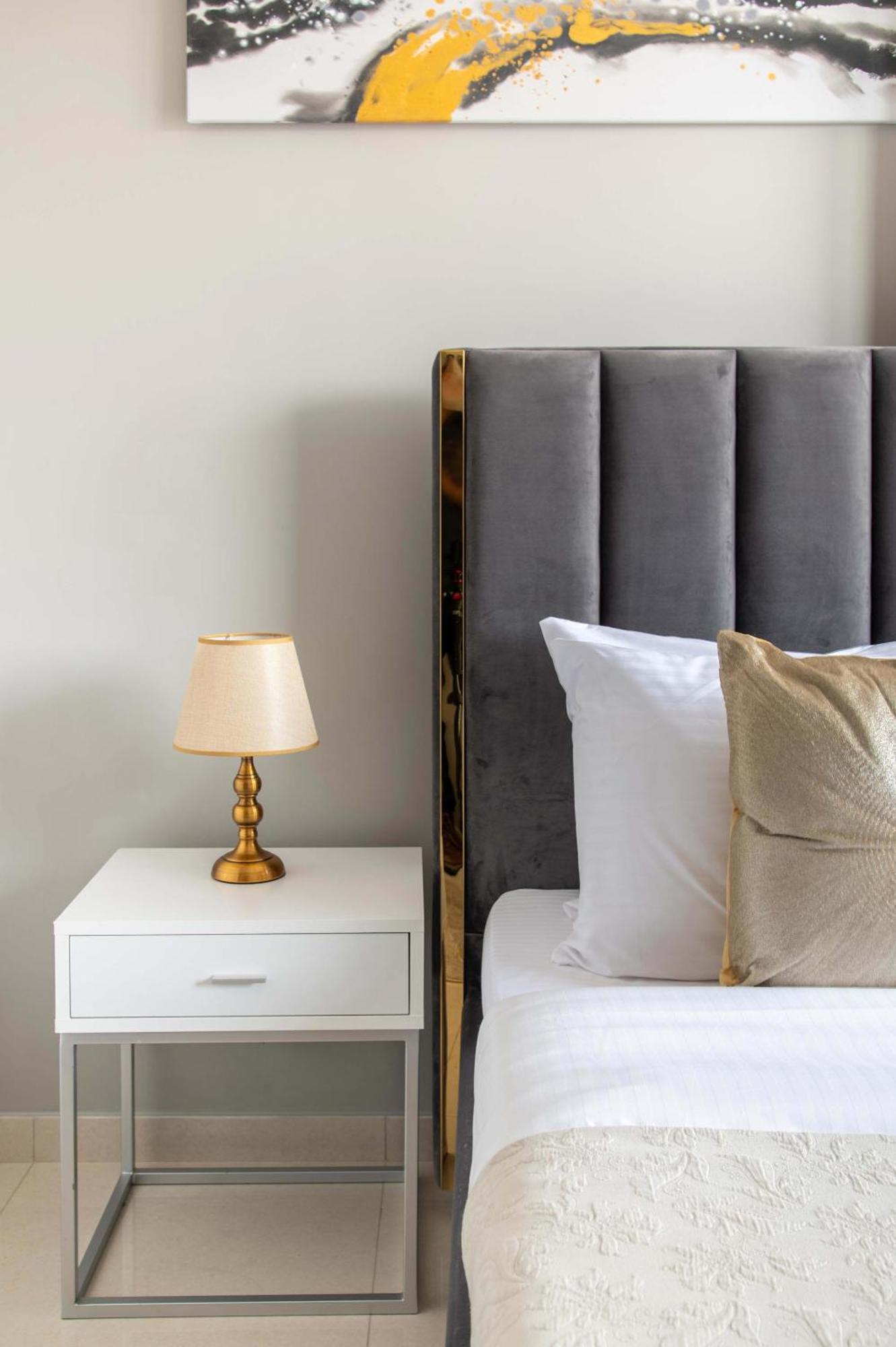 Frank Porter - Zada Tower Apartemen
