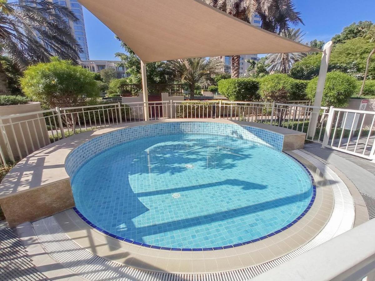 Warm 2-bedrooms With Modern Kitchen Interior In The Greens! * Dubái