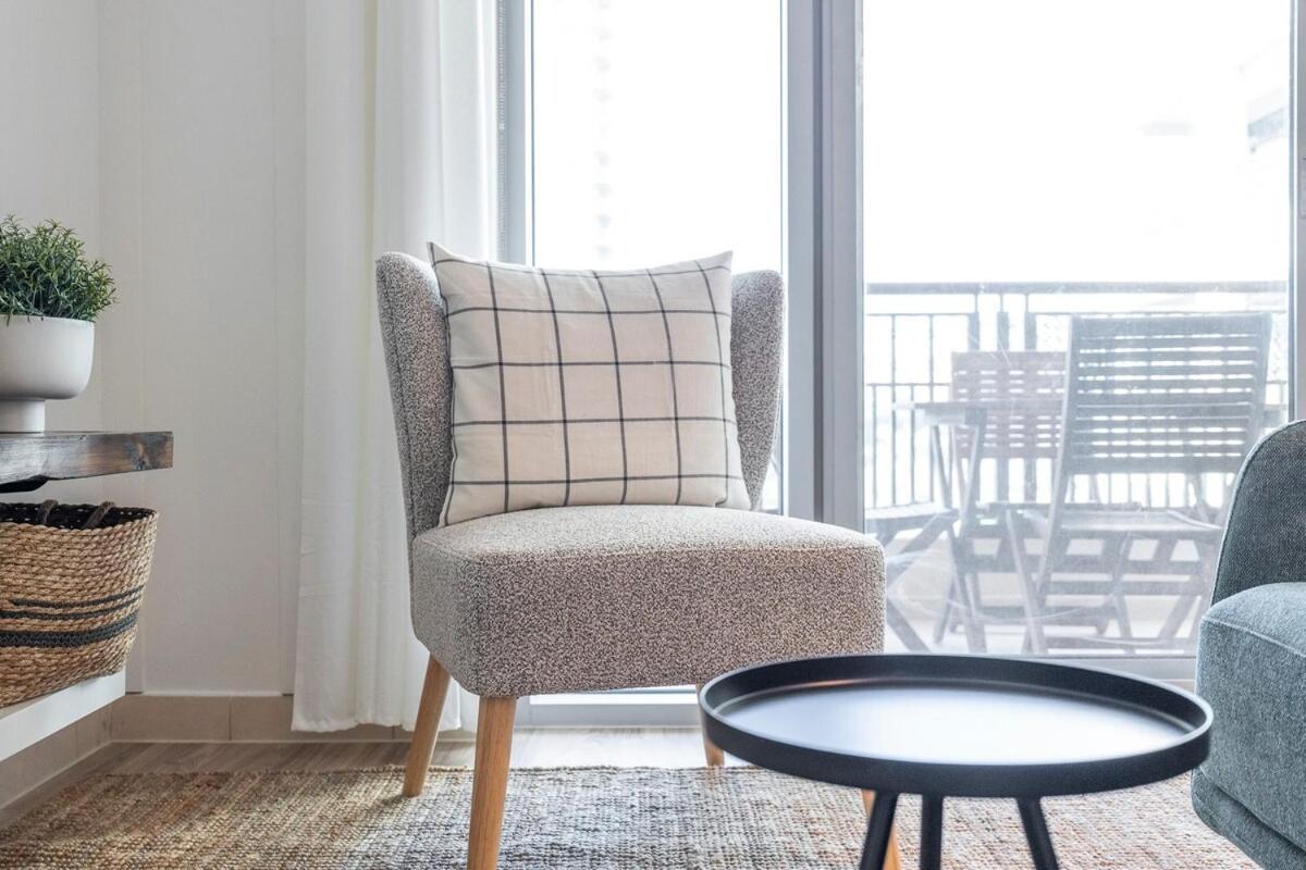 Warm 2-bedrooms With Modern Kitchen Interior In The Greens! Apartamento Dubái