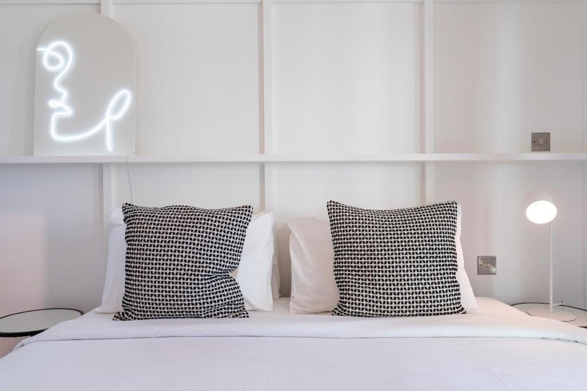 Warm 2-bedrooms With Modern Kitchen Interior In The Greens! Apartamento *