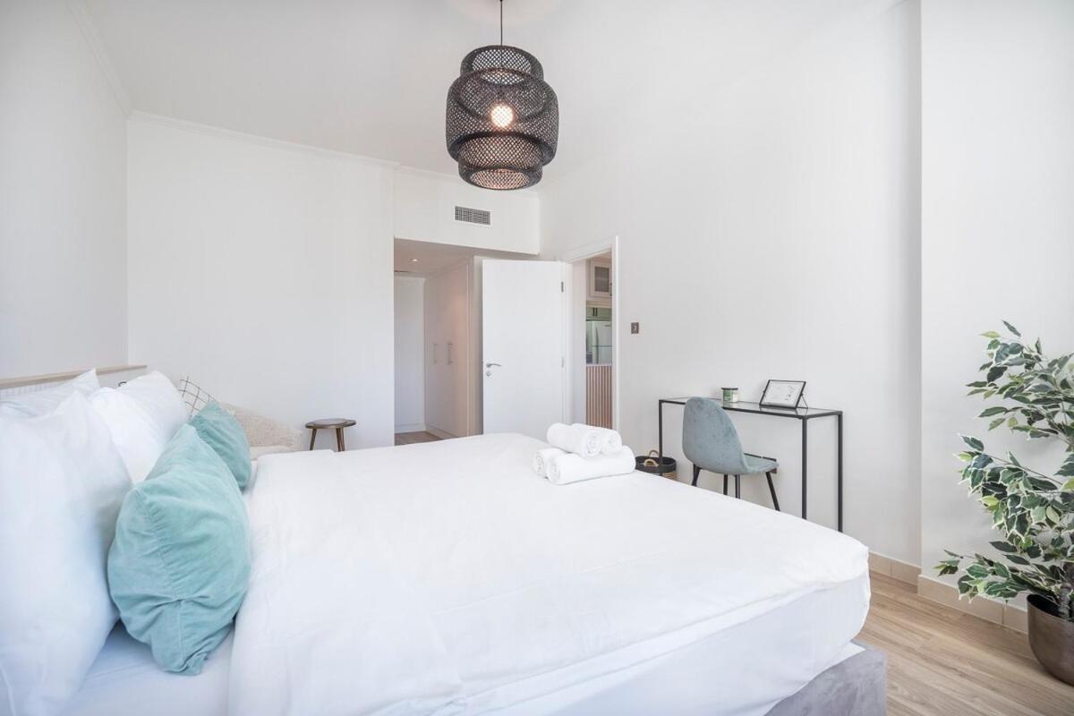 Warm 2-bedrooms With Modern Kitchen Interior In The Greens! Apartamento *