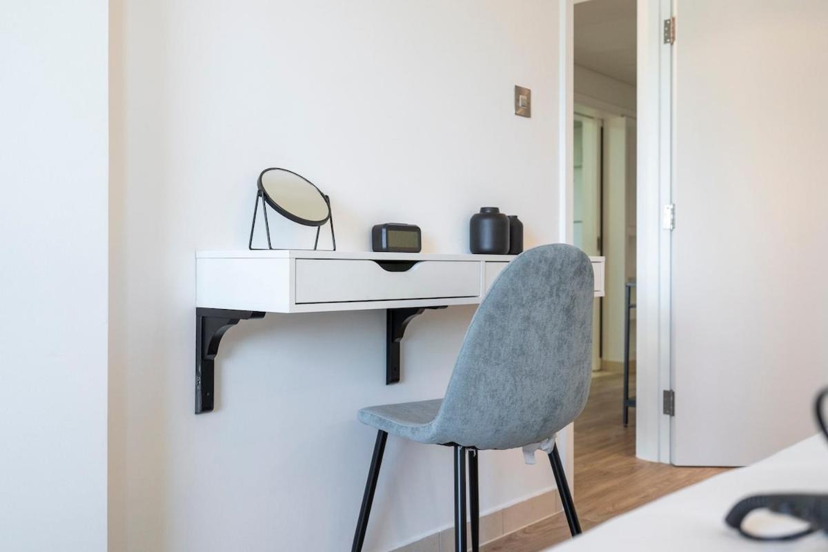 Warm 2-bedrooms With Modern Kitchen Interior In The Greens! Dubái